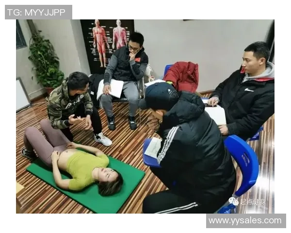 争议！韩国男教练为女选手裹毛巾，遭对方蹙眉挣扎+推开，女方已抱歉